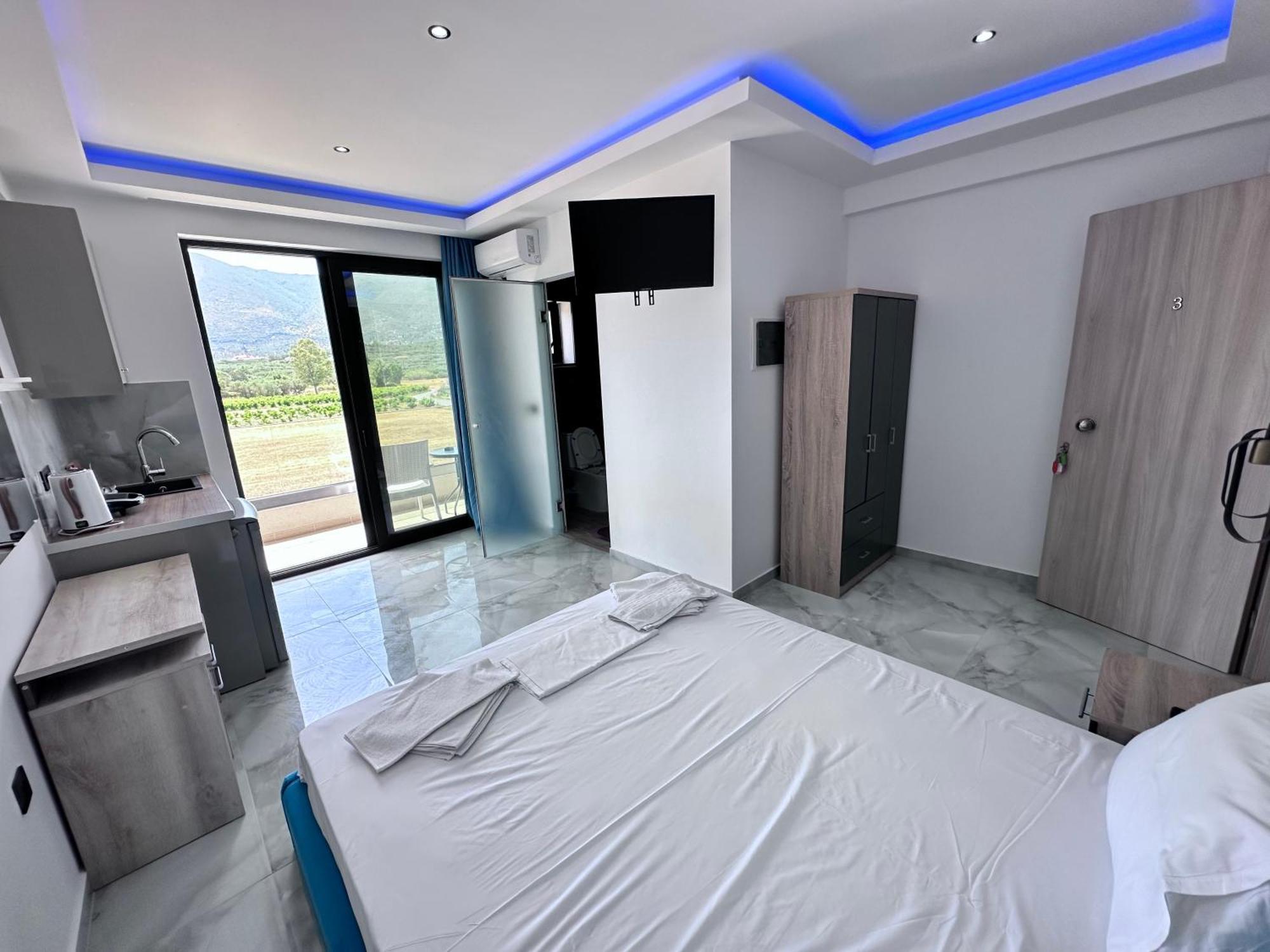 Central Studios Apartments Аликанас Екстериор снимка