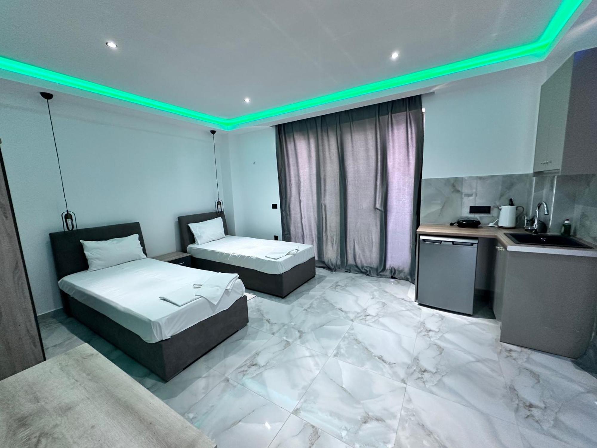Central Studios Apartments Аликанас Екстериор снимка