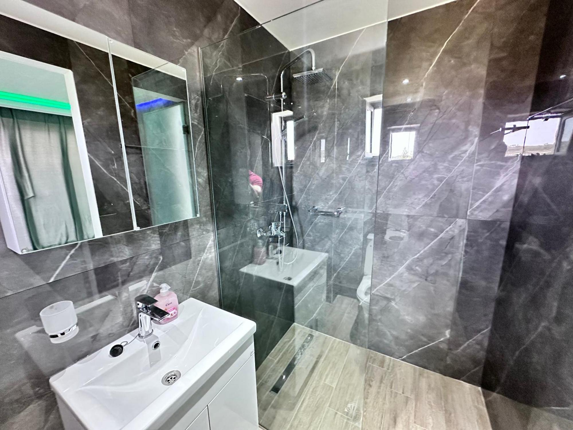 Central Studios Apartments Аликанас Екстериор снимка