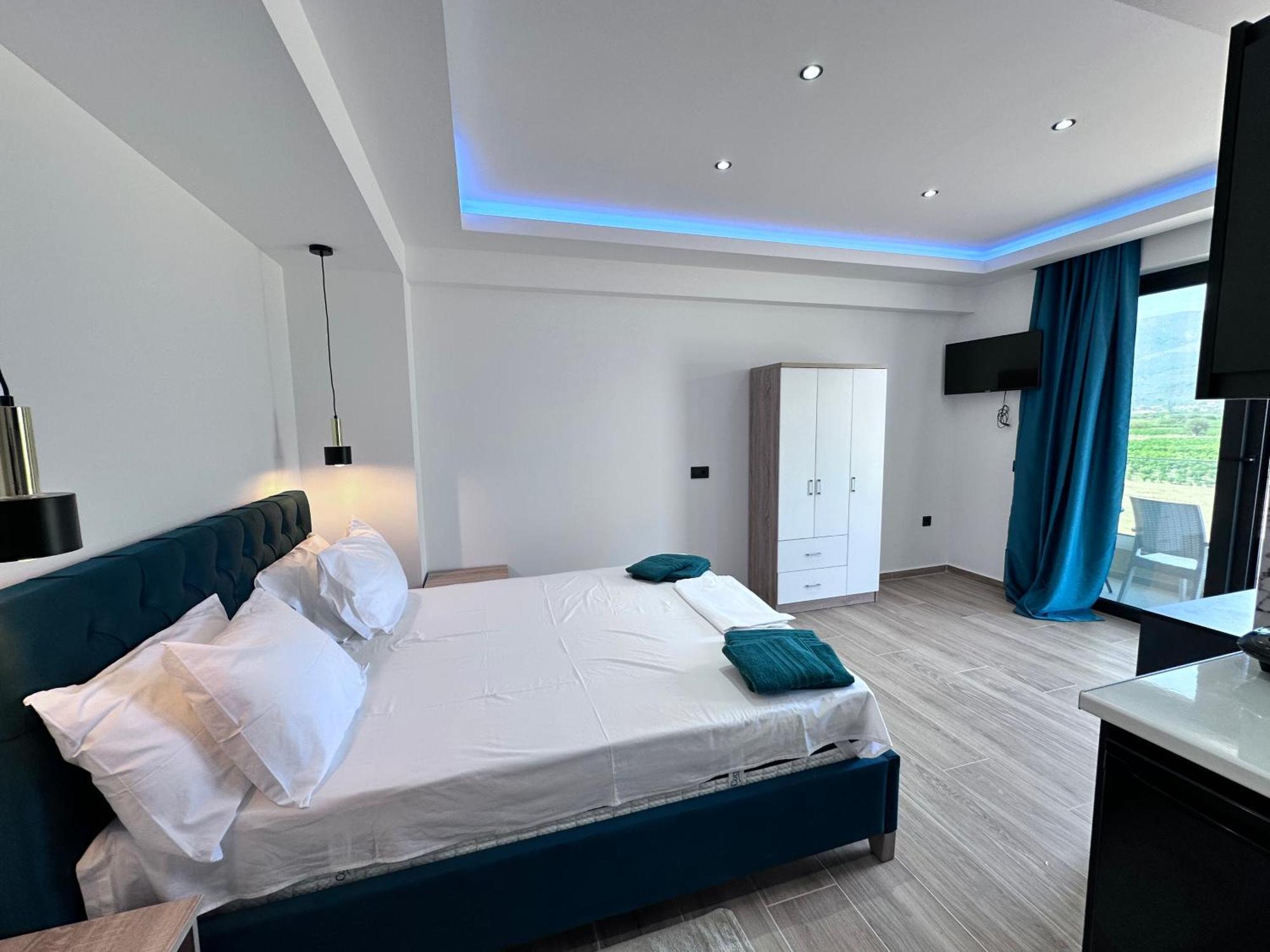 Central Studios Apartments Аликанас Екстериор снимка